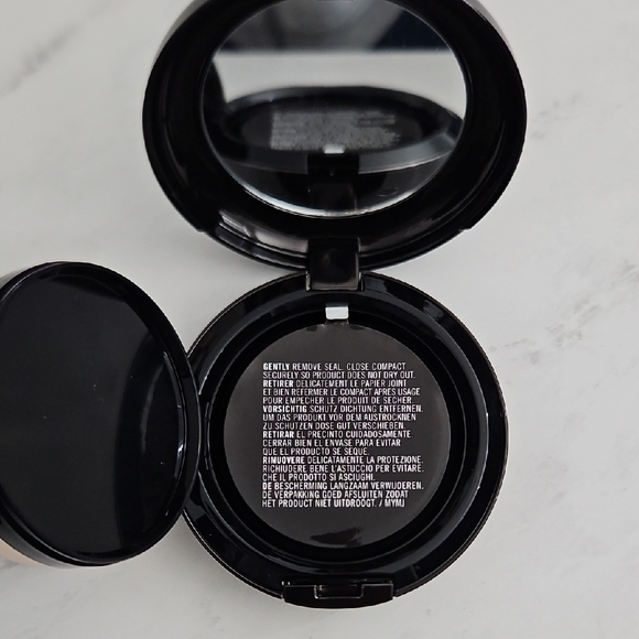 MAC Cosmetics Studio Perfect SPF 50 - Picture 3 of 6